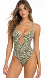 One Piece Deep-V Cut-Out · 5127